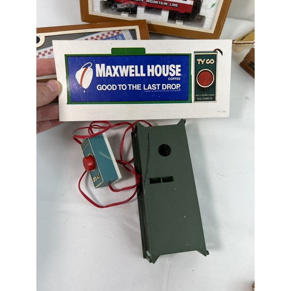 VINTAGE TYCO HO SCALE TRAIN 3 Box Cars & Button Horn Untested Good Shape - Picture 8 of 8